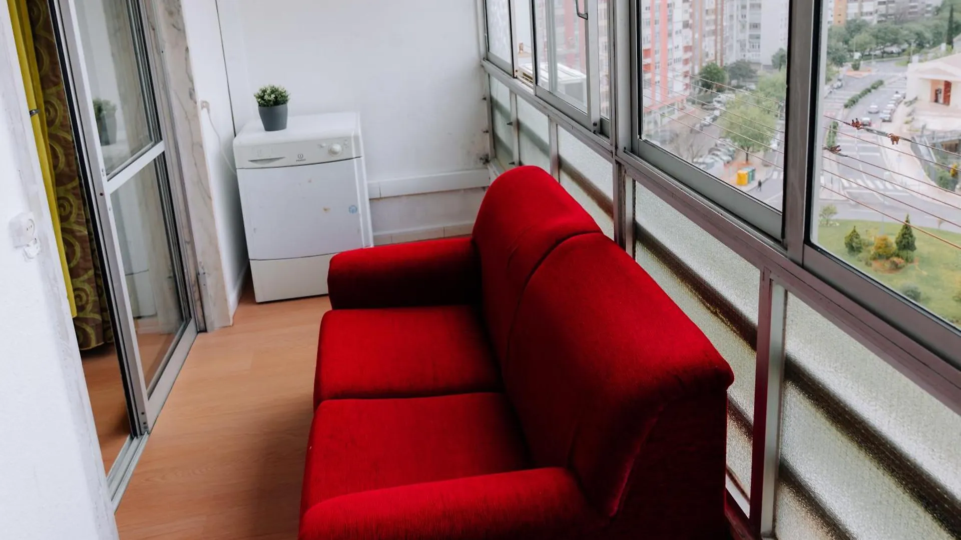 Family-Friendly And Cozy 3-Bedroom Accommodation In Lisbon Apartment