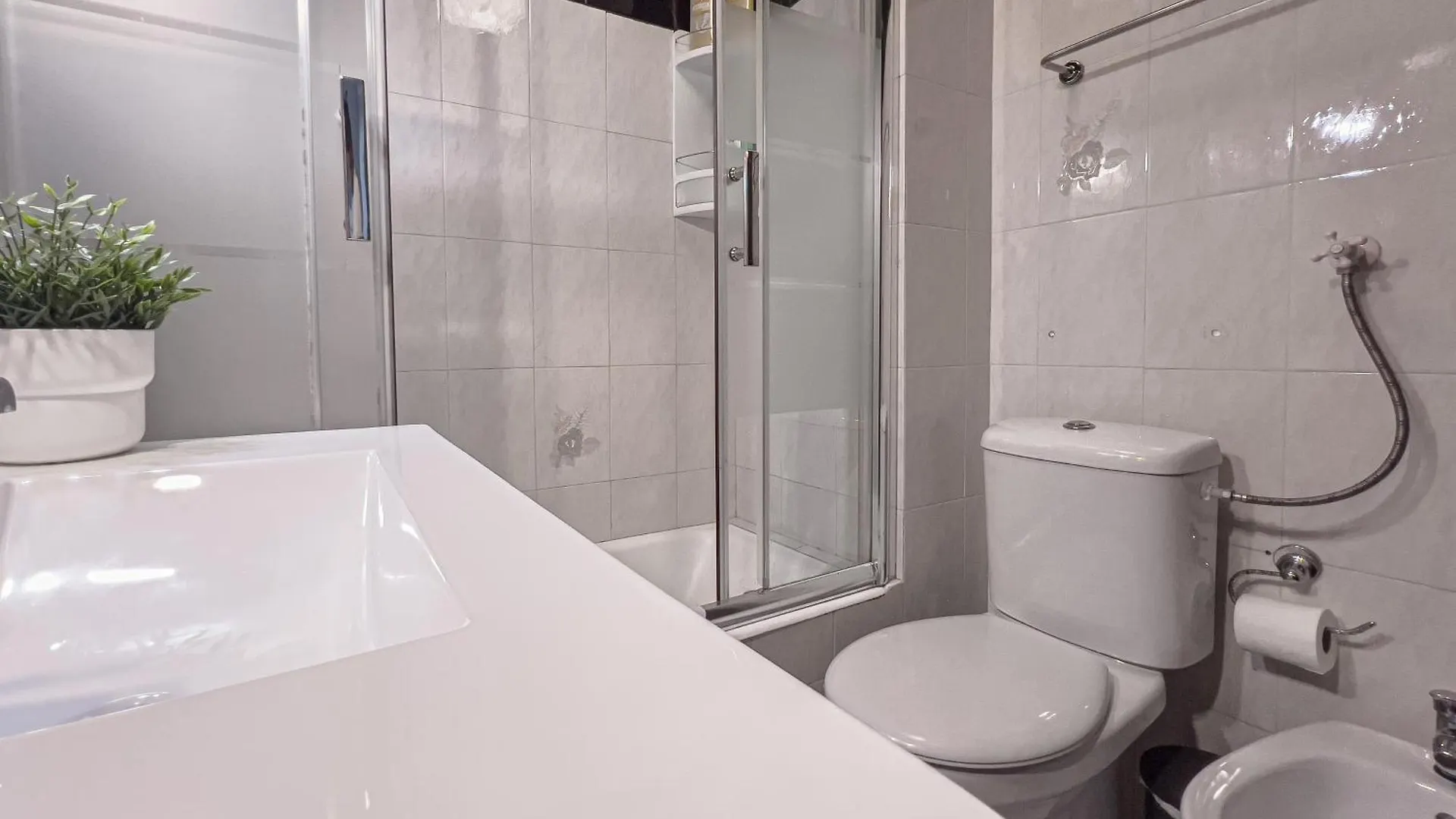 Family-Friendly And Cozy 3-Bedroom Accommodation In Lisbona